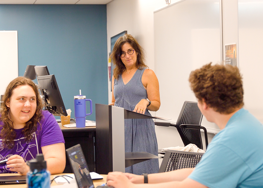 Jessica Early teaches Early Start participants at The College of Liberal Arts and Sciences at ASU.